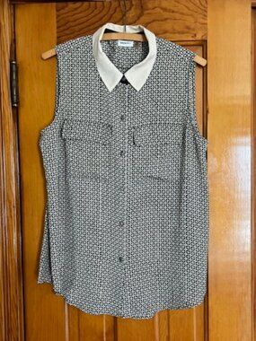 DKNYC Sleeveless Collared Blouse in Black & White Abstract Print Woman's Large